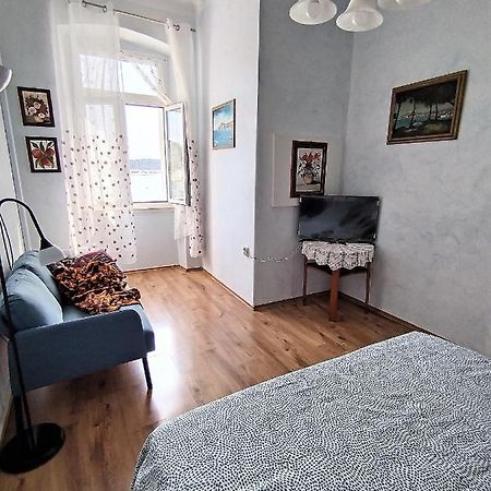 Studio Apartments Dalla Nonna Ровинь Экстерьер фото